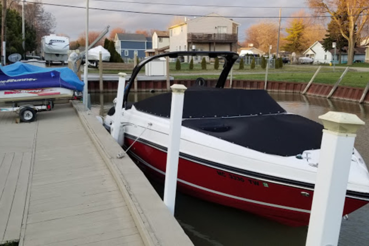 2015 Rinker 276 captiva in Chesterfield Twp, MI